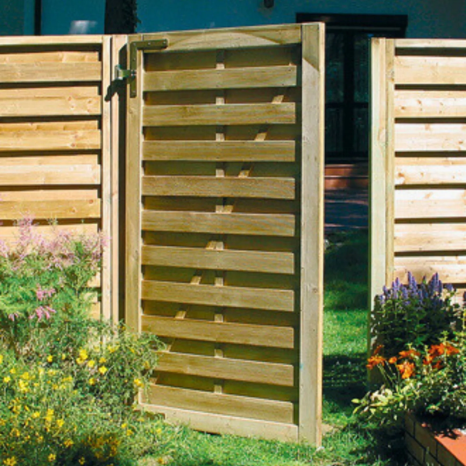 Hamburg Simple Fence with Trellis