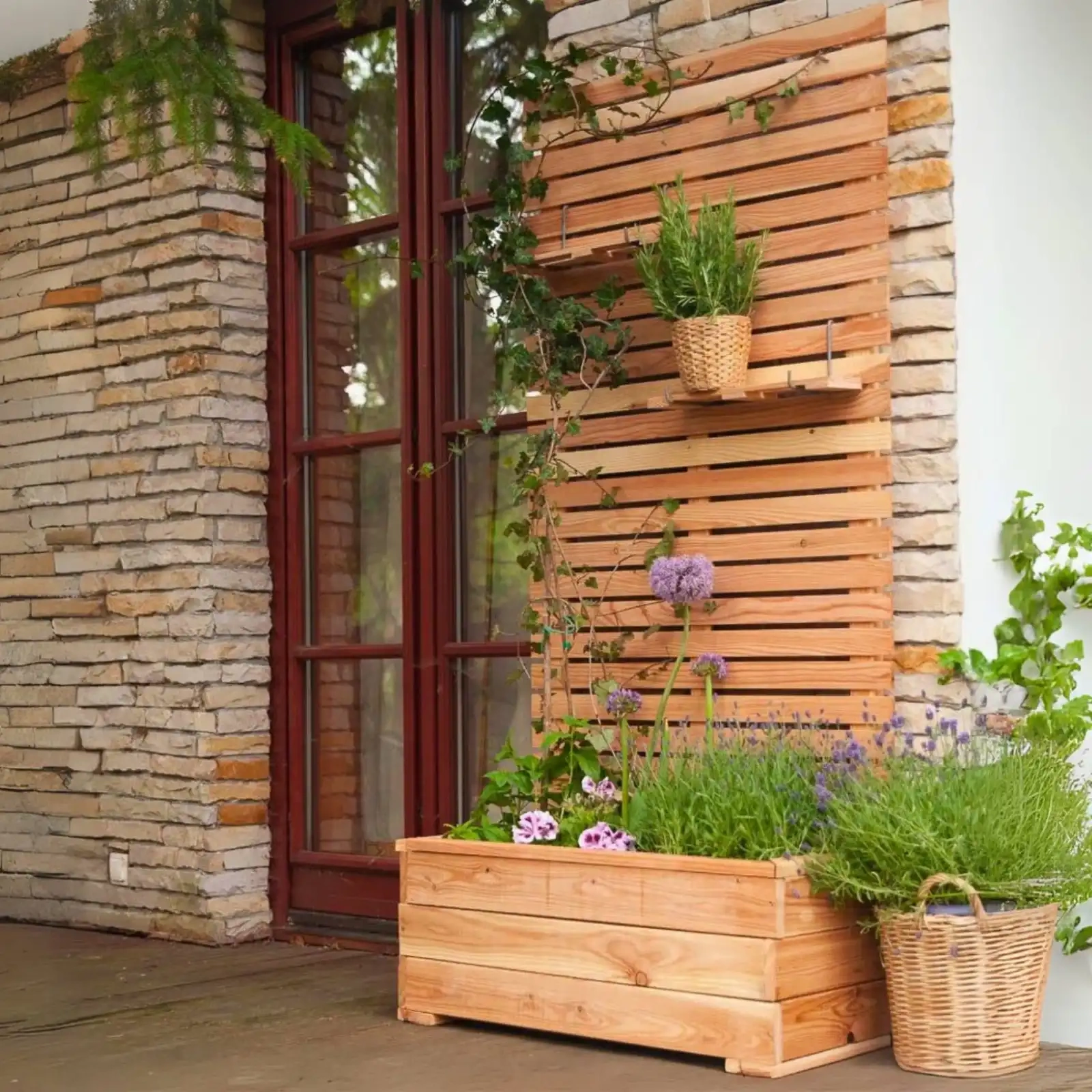 Larix Planter with Trellis