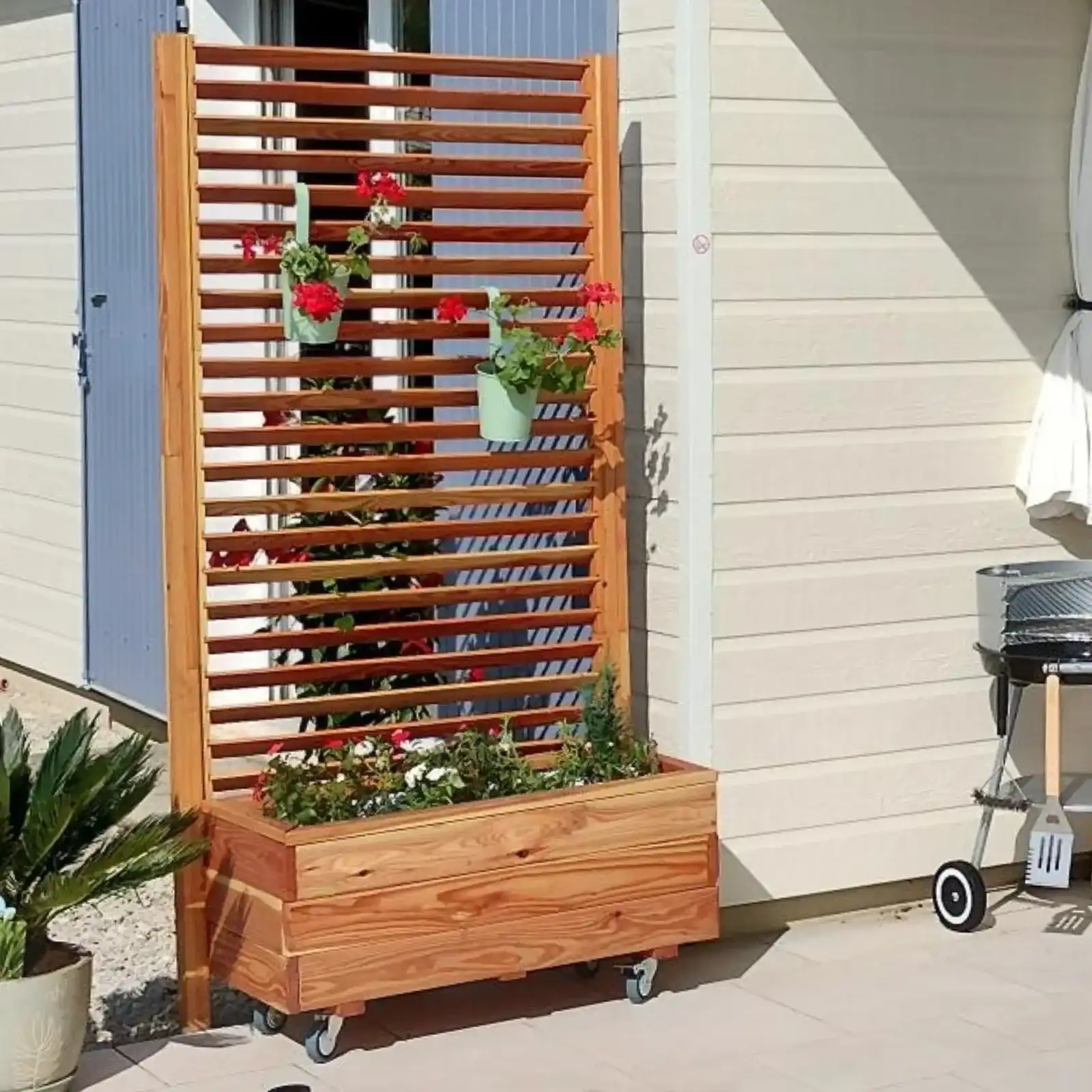 Venetian Planter with Trellis