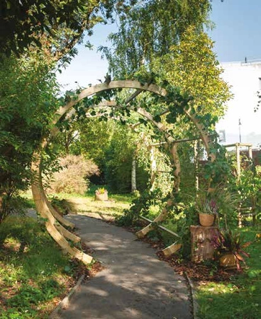 Double elongated arch gate pergola